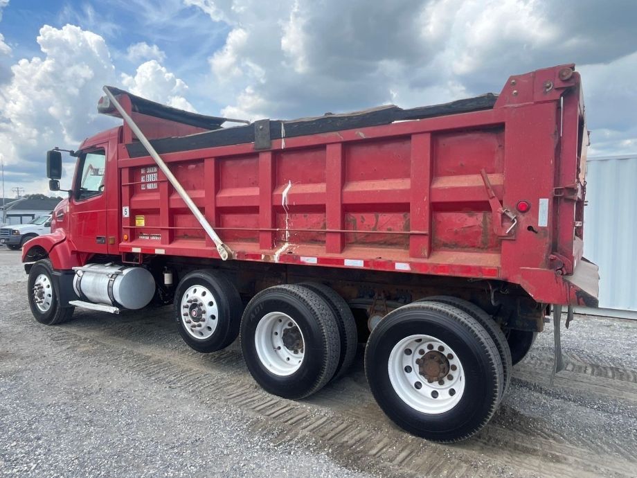 Image for 2002 Volvo VHD Tri-Axle Dump Truck