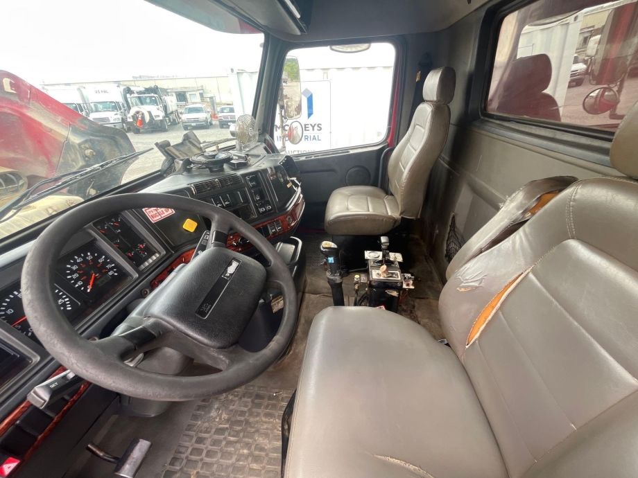 Image for 2002 Volvo VHD Tri-Axle Dump Truck