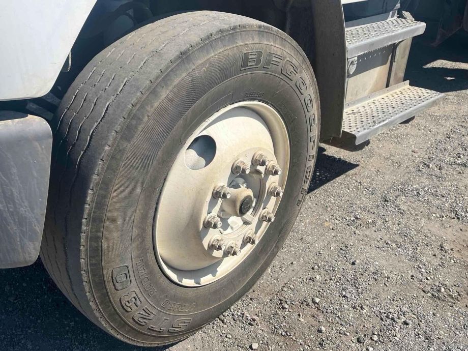 Image for 2005 Freightliner M2 20YD T/A Rear Load Refuse Truck