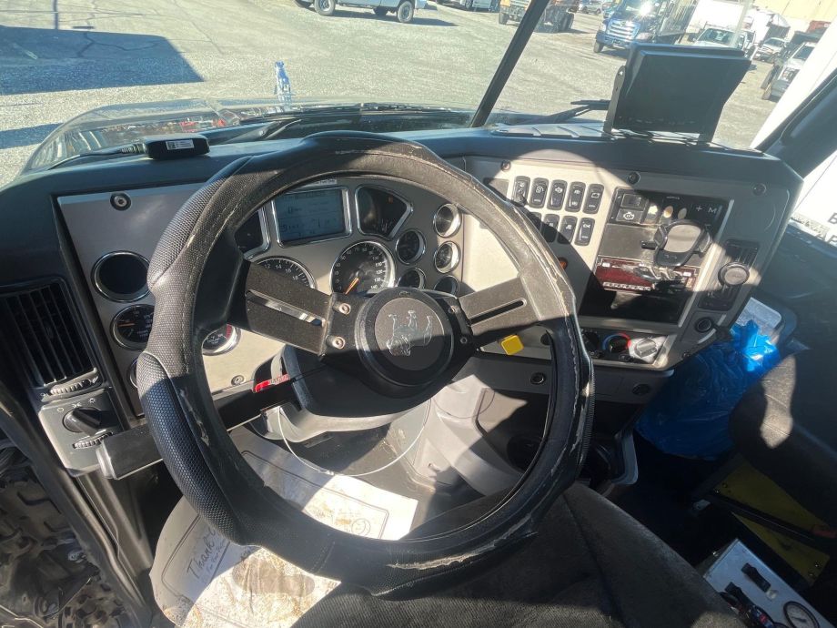 Image for 2018 Mack Granite GU713 20’ Quad-Axle Dump Truck