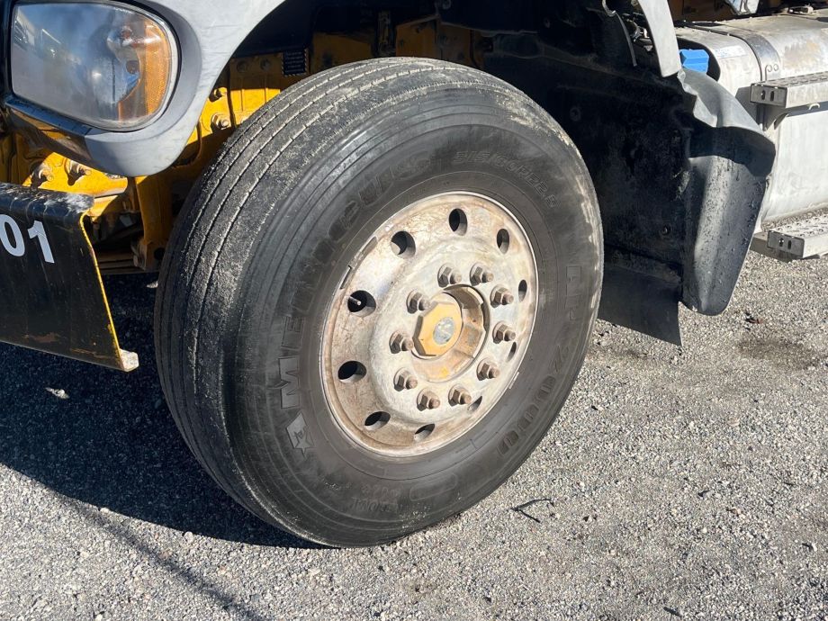 Image for 2018 Mack Granite GU713 20’ Quad-Axle Dump Truck