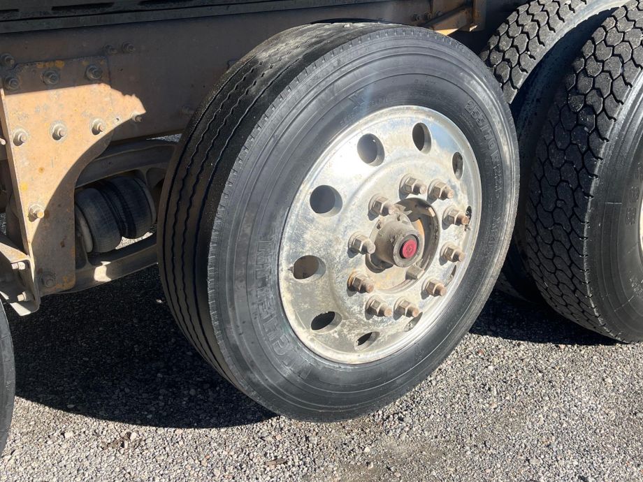 Image for 2018 Mack Granite GU713 20’ Quad-Axle Dump Truck