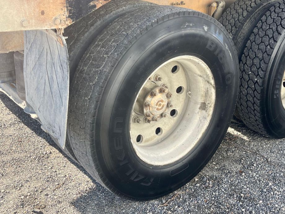 Image for 2018 Mack Granite GU713 20’ Quad-Axle Dump Truck