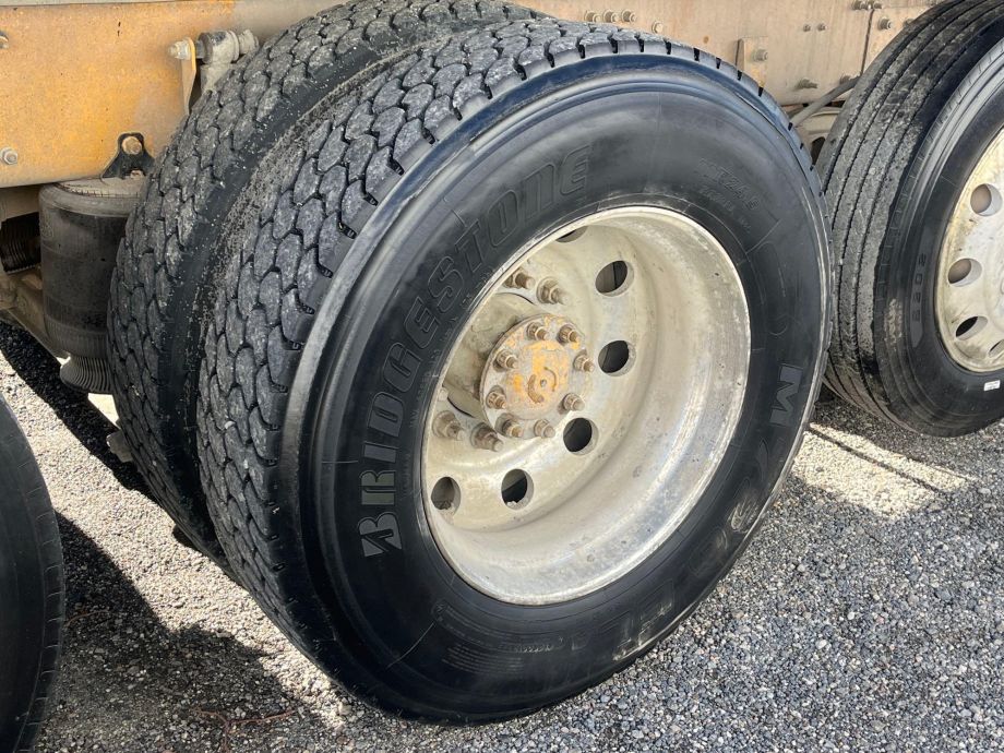 Image for 2018 Mack Granite GU713 20’ Quad-Axle Dump Truck