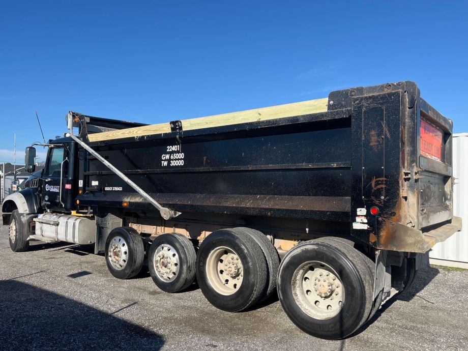 Image for 2018 Mack Granite GU713 20’ Quad-Axle Dump Truck