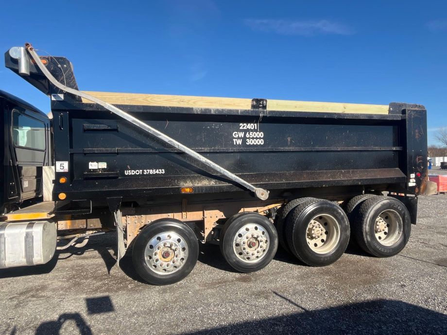 Image for 2018 Mack Granite GU713 20’ Quad-Axle Dump Truck