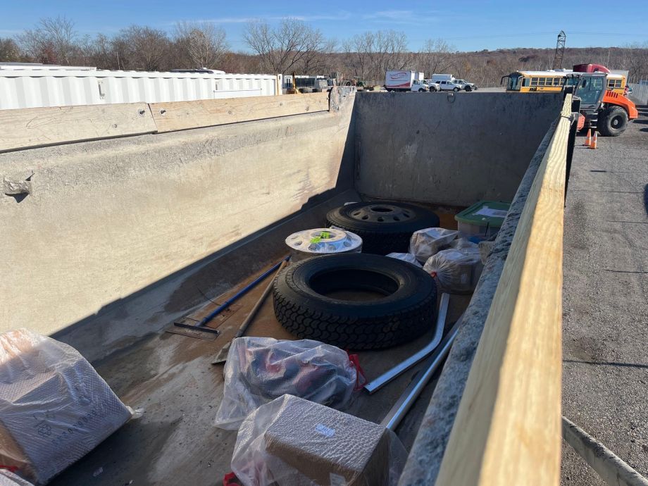 Image for 2018 Mack Granite GU713 20’ Quad-Axle Dump Truck