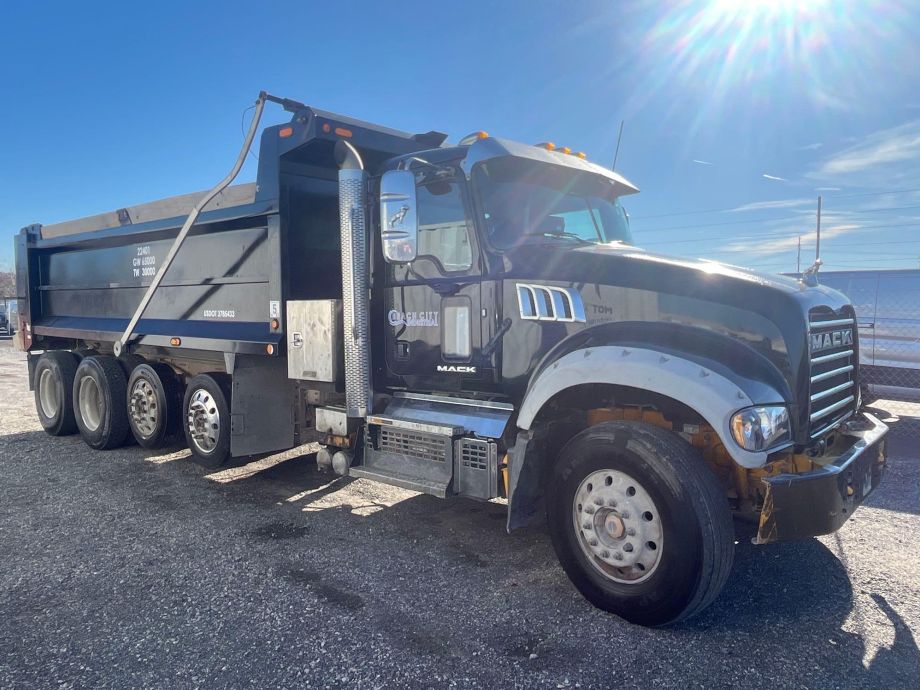 Image for 2018 Mack Granite GU713 20’ Quad-Axle Dump Truck