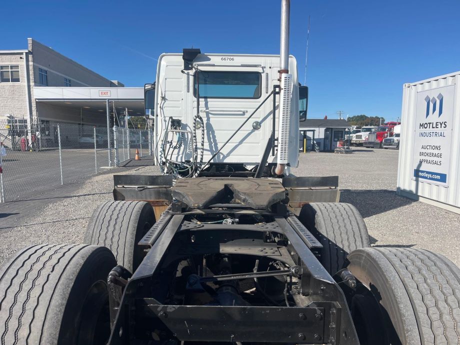 Image for 2016 Volvo VNL T/A Road Tractor