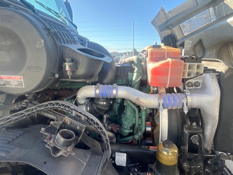 Image for 2016 Volvo VNL T/A Road Tractor