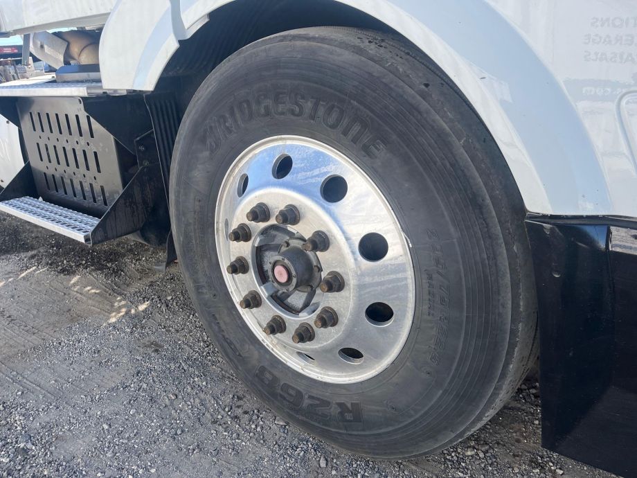 Image for 2016 Volvo VNL T/A Road Tractor