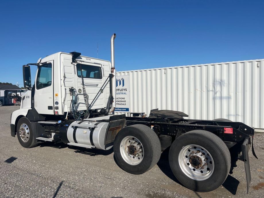 Image for 2016 Volvo VNL T/A Road Tractor