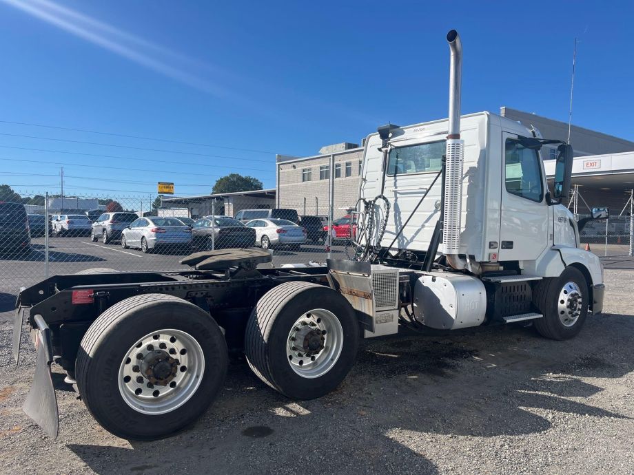Image for 2016 Volvo VNL T/A Road Tractor