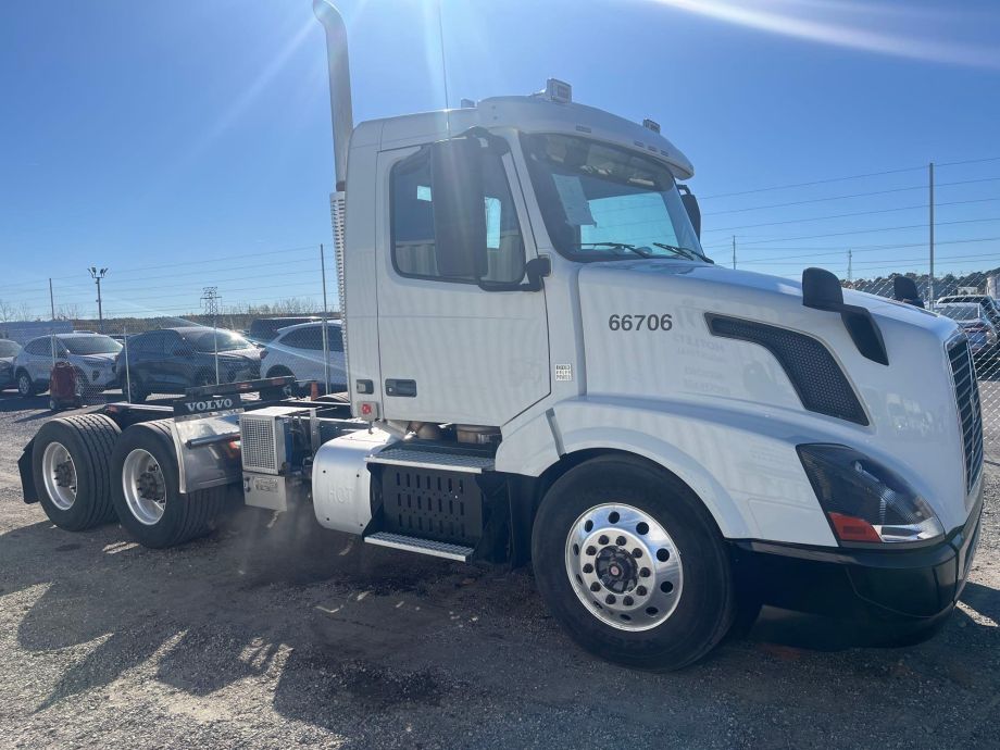 Image for 2016 Volvo VNL T/A Road Tractor