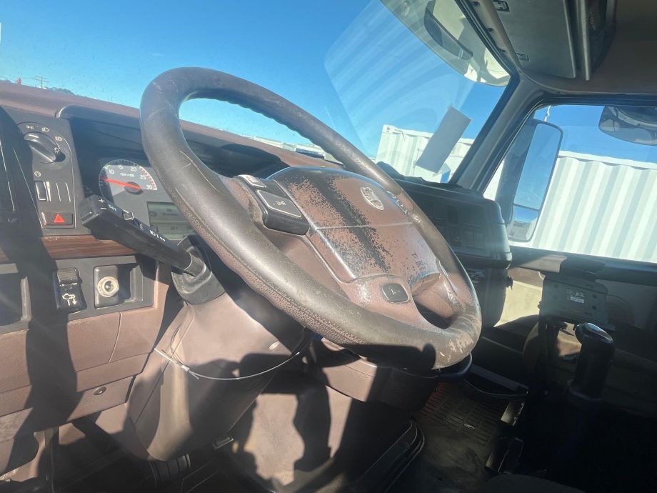 Image for 2016 Volvo VNL T/A Road Tractor