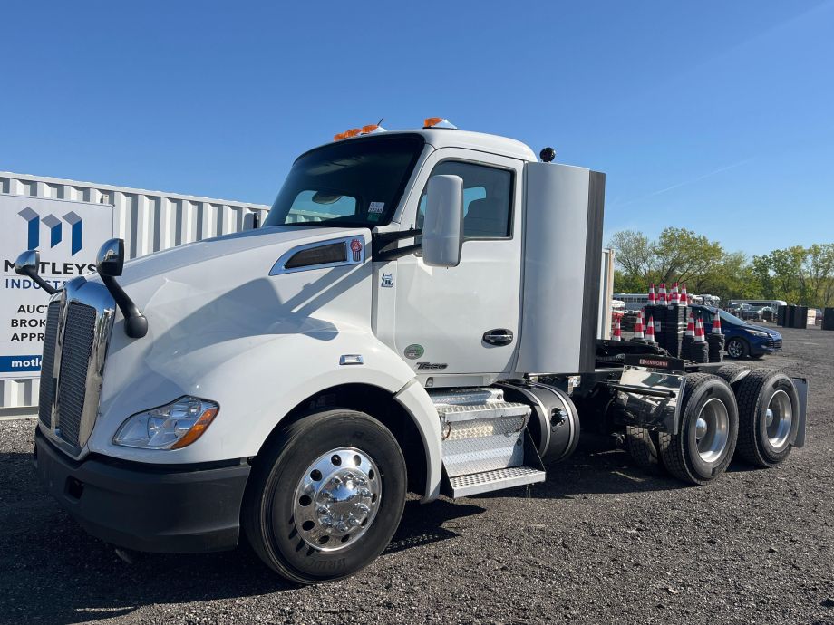 Image for 2018 Kenworth T680 T/A Day Cab Road Tractor