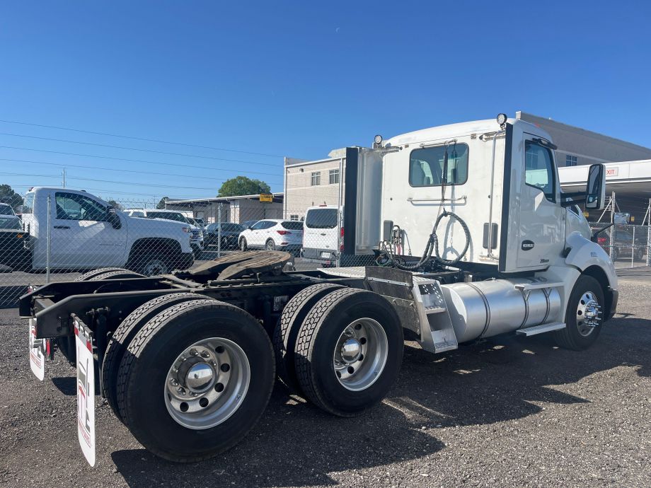 Image for 2018 Kenworth T680 T/A Day Cab Road Tractor
