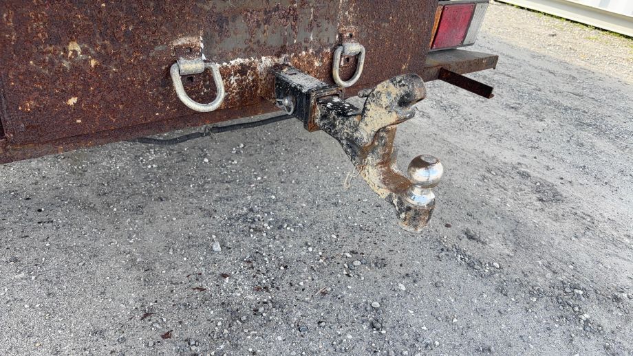 Image for 2006 Chevrolet W3500 12’ Stake Body Truck, Manual Tarp System