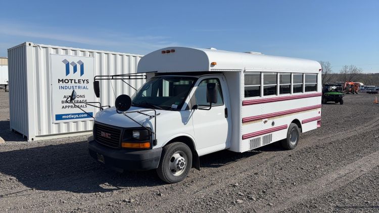 Image for 2007 GMC Savana 3500 18-Passenger Bus