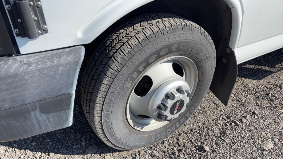 Image for 2007 GMC Savana 3500 18-Passenger Bus