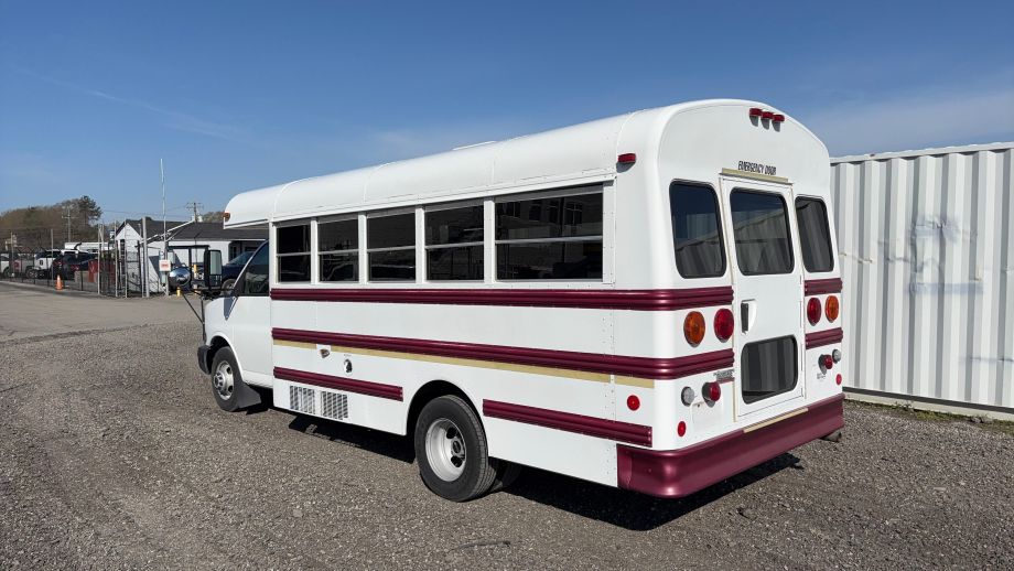 Image for 2007 GMC Savana 3500 18-Passenger Bus