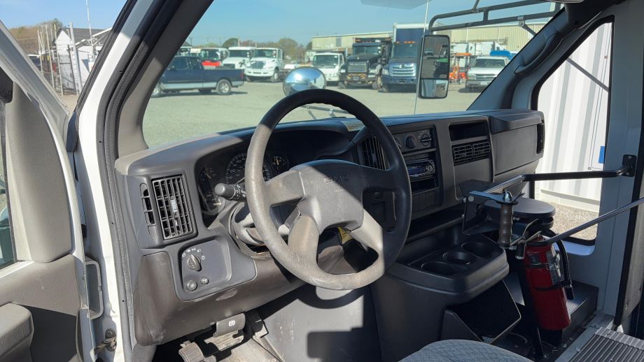Image for 2007 GMC Savana 3500 18-Passenger Bus