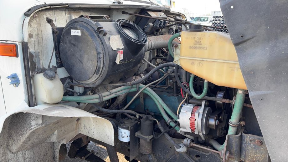 Image for 1998 International 4700 S/A 16’ Dump Truck, Manual Tarp System, Beacon Light, Tow Package