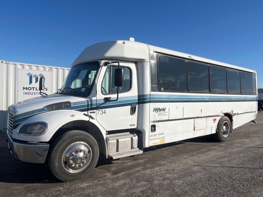 Image for 2011 Freightliner M2 106 24-Passenger Bus, Electric Wheelchair Ramp