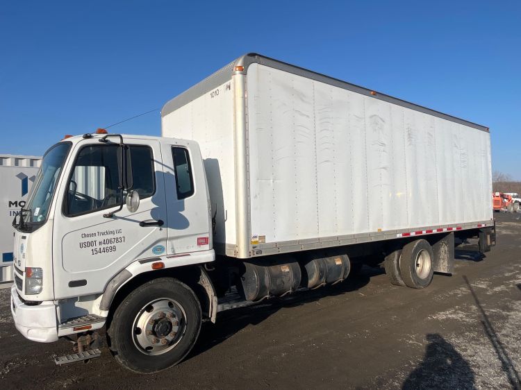 Image for 2010 Mitsubishi Fuso 26’ S/A Box Truck, Electric Lift Gate