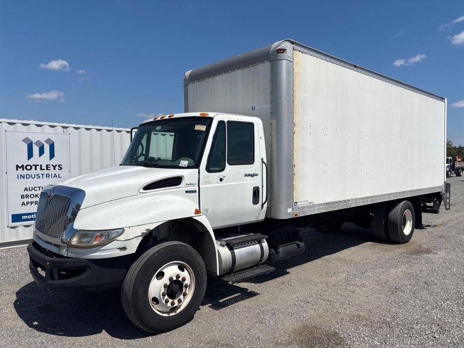 Image for 2011 International Durastar 4400 26’ S/A Box Truck, Electric Lift Gate