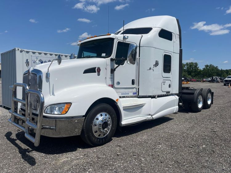 Image for 2010 Kenworth T660 T/A Sleeper Cab Road Tractor