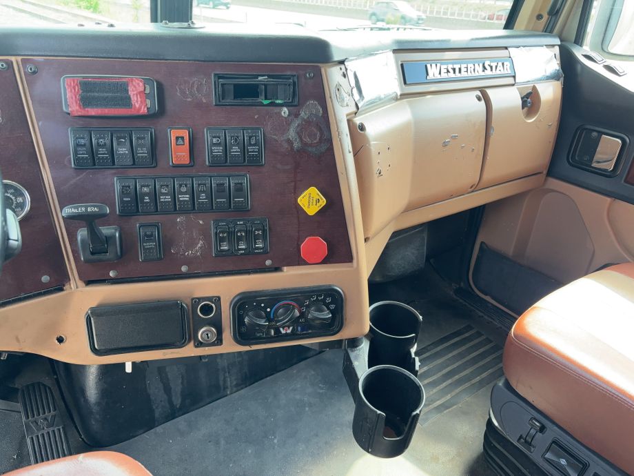 Image for 2016 Western Star 5700XE Sleeper Cab T/A Road Tractor