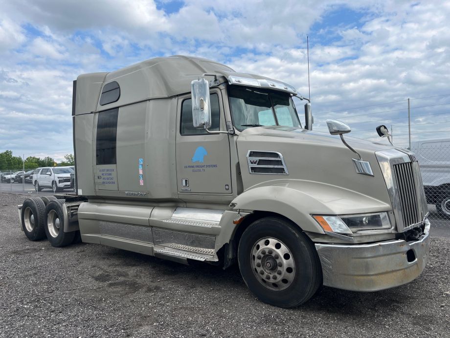 Image for 2016 Western Star 5700XE Sleeper Cab T/A Road Tractor