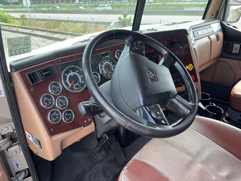 Image for 2016 Western Star 5700XE Sleeper Cab T/A Road Tractor