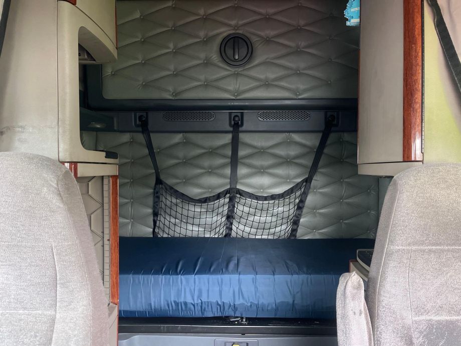 Image for 2016 Freightliner Cascadia Evolution T/A Sleeper Cab Road Tractor