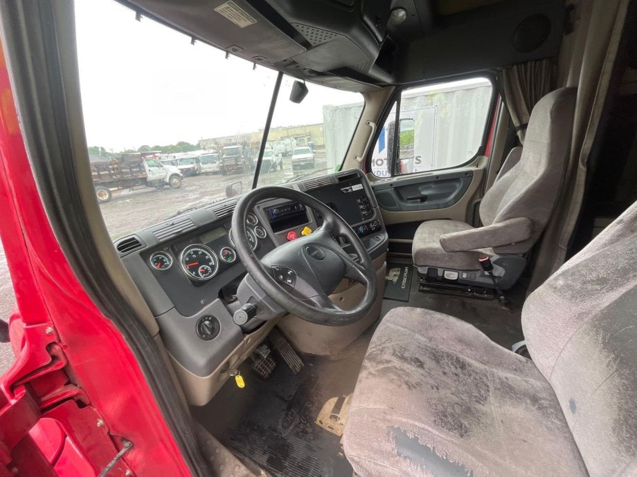 Image for 2016 Freightliner Cascadia Evolution T/A Sleeper Cab Road Tractor