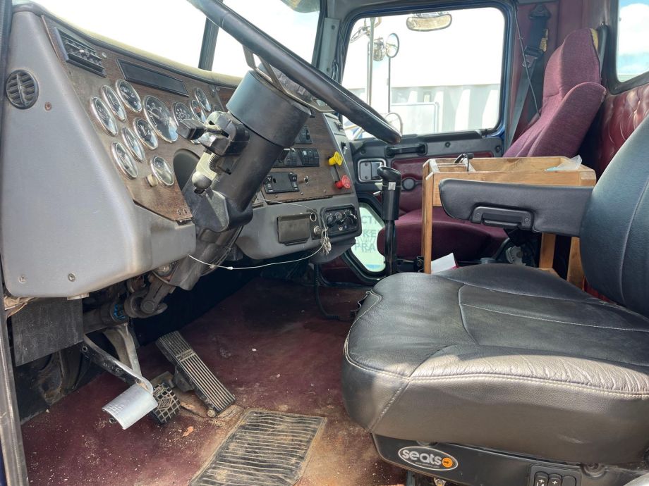 Image for 2002 Western Star 4900 T/A Heavy-Duty Day Cab Road Tractor