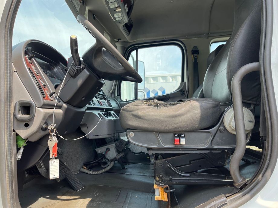Image for 2010 Freightliner M2 106 XCab Service Body Palfinger Crane