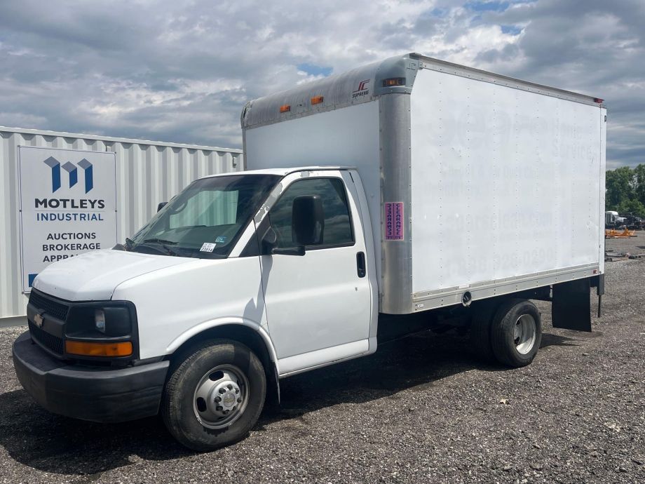 Image for 2009 Chevrolet Express 3500 12’ S/A Box Truck Low Miles 118,670