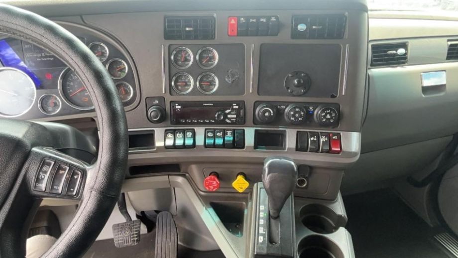 Image for 2015 Kenworth T880 T/A Heavy-Duty Sleeper Cab Road Tractor