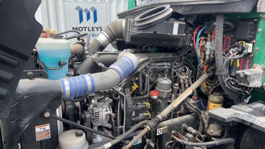 Image for 2015 Kenworth T880 T/A Heavy-Duty Sleeper Cab Road Tractor