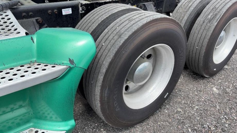 Image for 2015 Kenworth T880 T/A Heavy-Duty Sleeper Cab Road Tractor