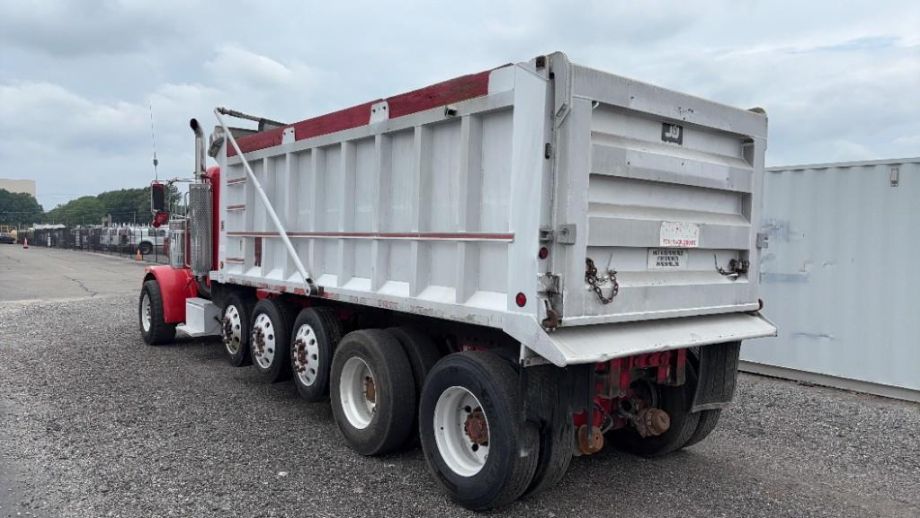 Image for 2005 Peterbilt 378 XL Heavy-Duty 16’ Quint-Axle Dump Truck