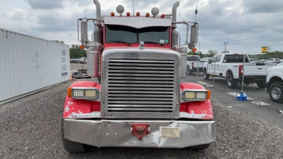 Image for 2005 Peterbilt 378 XL Heavy-Duty 16’ Quint-Axle Dump Truck