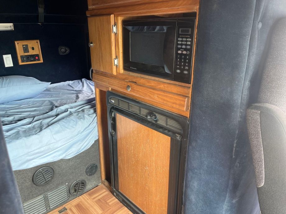 Image for 2007 Hino 338 S/A Expeditor Box Truck Low Mile 32,554