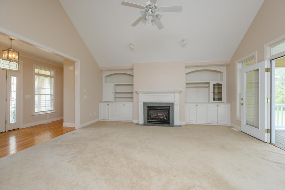 Image for One Owner, One Story with Bonus in Liberty