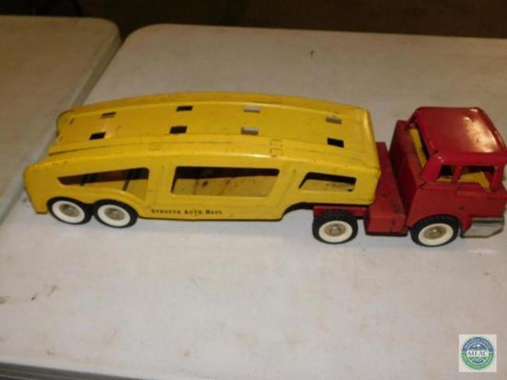 Image for Huge Collection of Vintage Toys & Memorabilia (18-103)