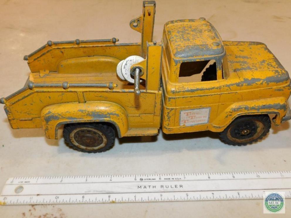 Image for Huge Collection of Vintage Toys & Memorabilia (18-103)