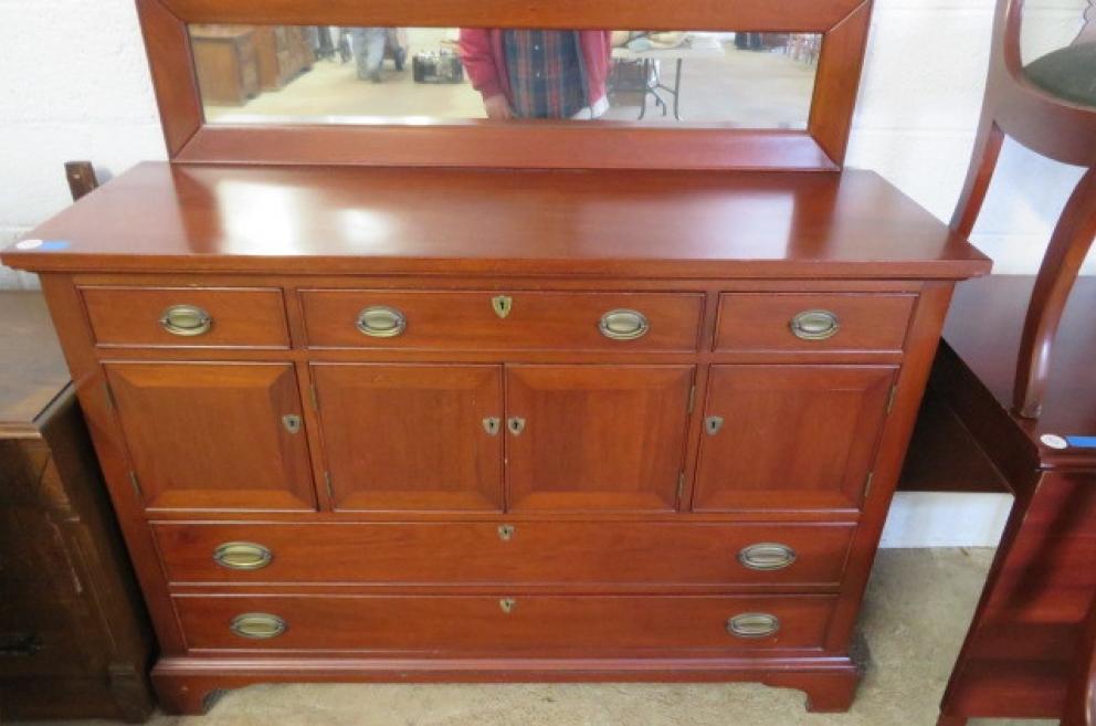 Image for Tremendous Mid-Week Auction