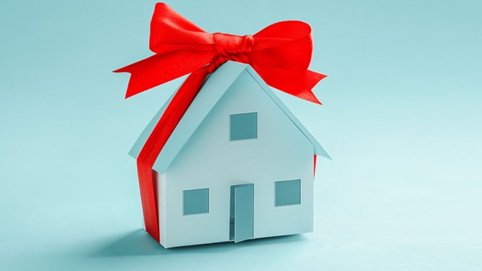 Your-house-could-be-the-number-one-item-on-a-homebuyers-wishlist-during-the-holidays-kcm